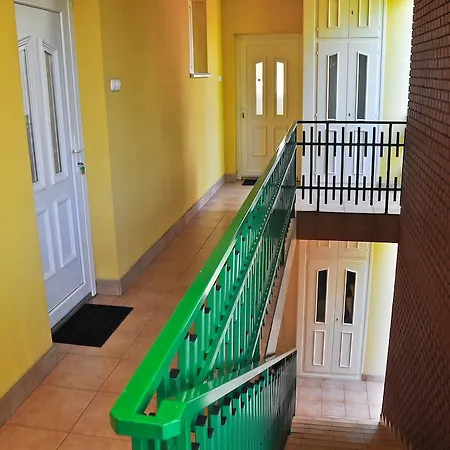 Csaladi Elmeny Apartman Es Vendeghaz